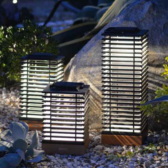 Les Jardins Tekura 18&quot; Solar LED Lantern