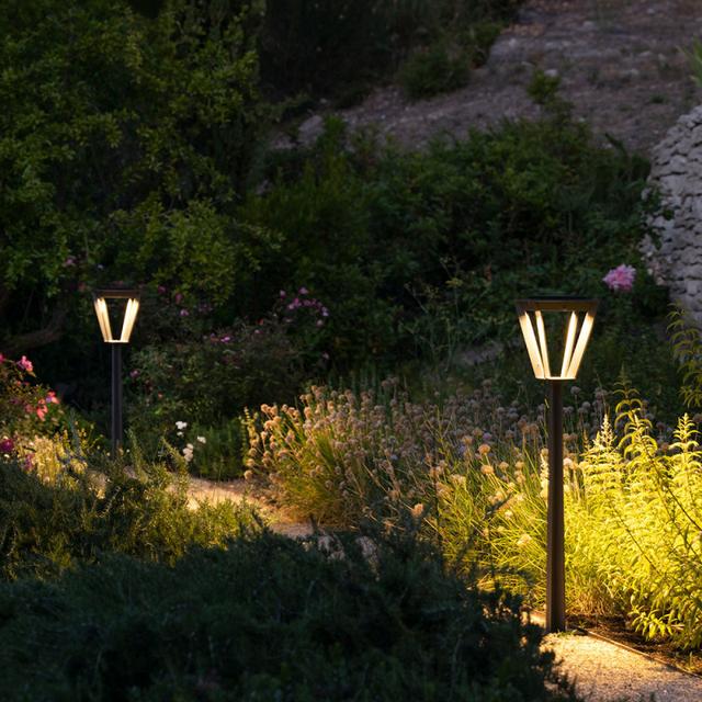Les Jardins Metro 28&quot; Solar LED Park Light