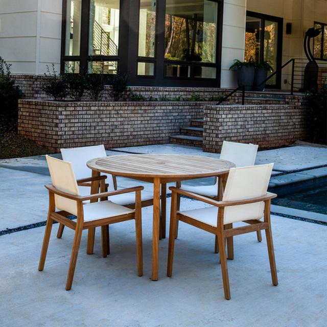 POVL Outdoor Menlo Small Round Dining Set with Sling Armchair